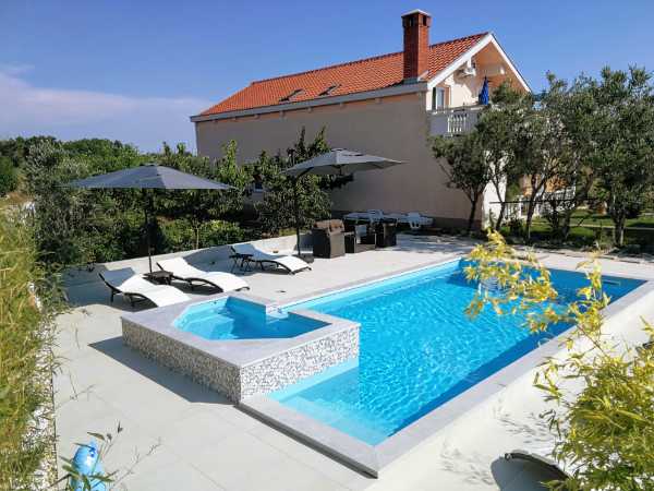 Apartamenty Villa Flora Maris Privlaka